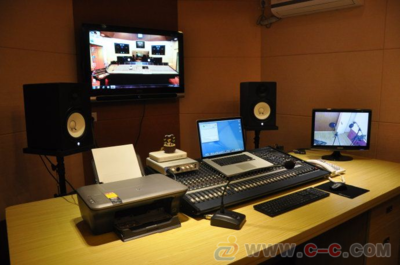 廣告錄音制作 從賣(mài)場(chǎng)到地?cái)偅瑢I(yè)配音助力商業(yè)促銷(xiāo)